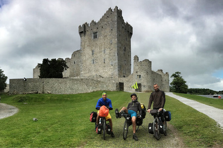 3 Frenchies et un vélo couché en Irlande